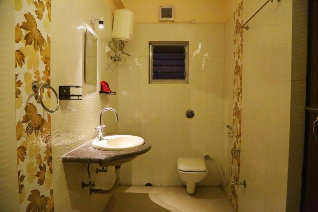 כלכותה Oyo 460 Hotel Ivory Residency מראה חיצוני תמונה