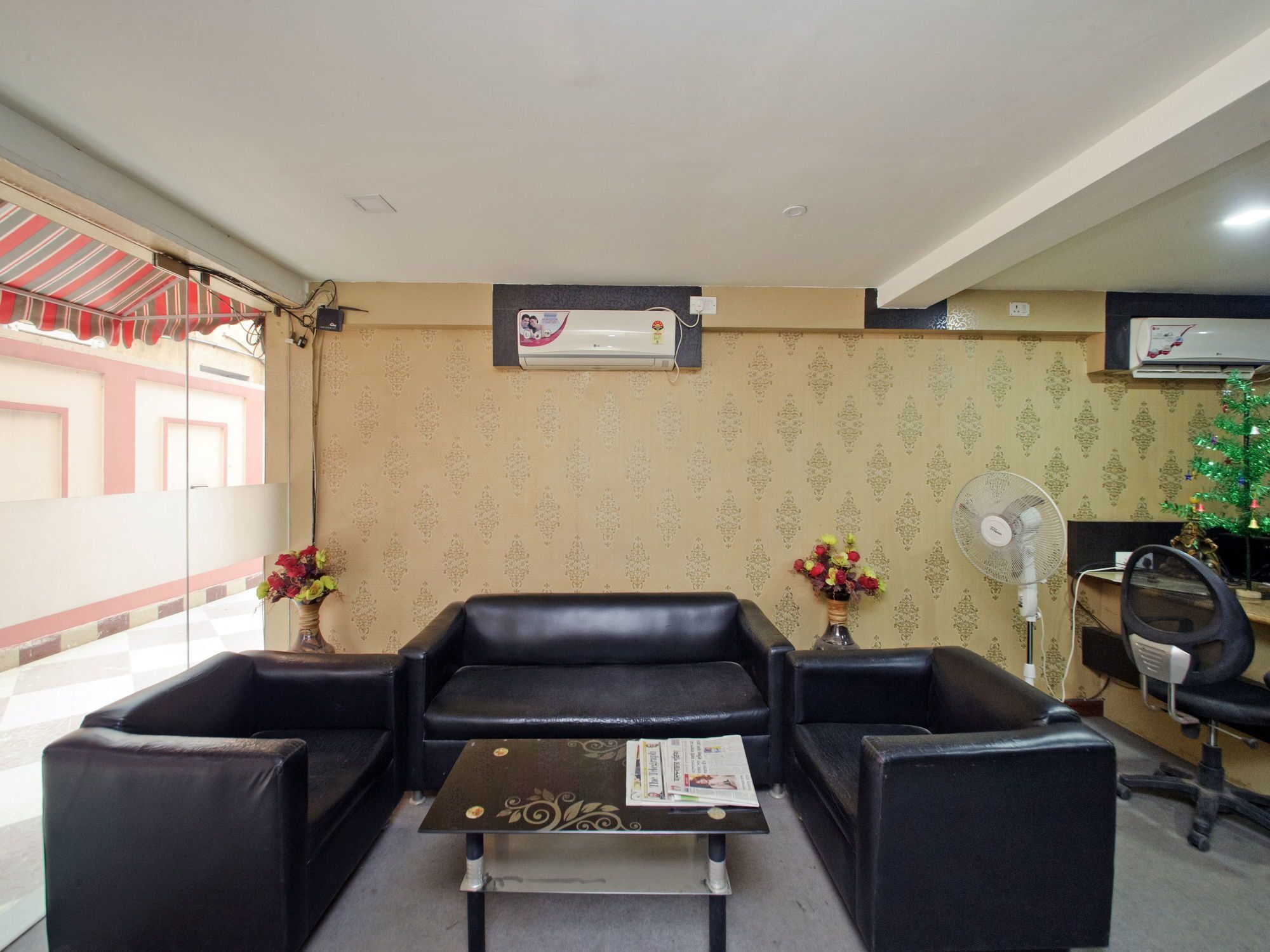 כלכותה Oyo 460 Hotel Ivory Residency מראה חיצוני תמונה